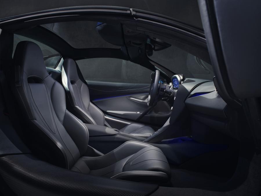 Интерьер McLaren 720S Spider 2019 года  (WW) (фото 18 из 35)